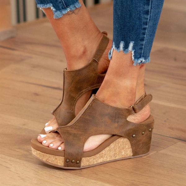 Sandalias ortopédicas ORIA: cómodas y elegantes.